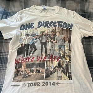 ♥️One Direction Official Tour Shirt